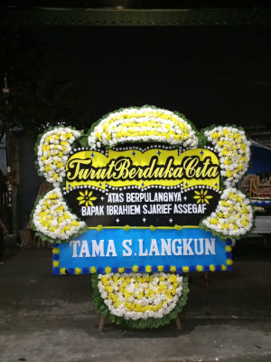 Papan Bunga Duka di Leneng